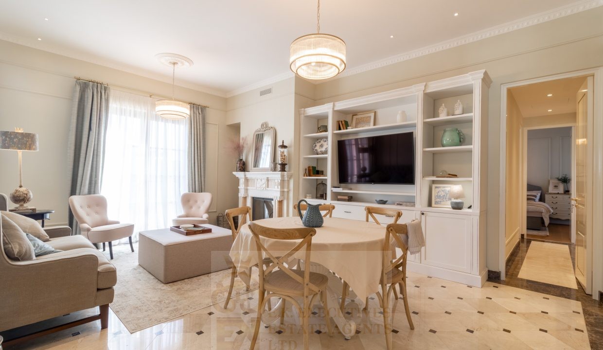 Kensington Stylish Apartment 1