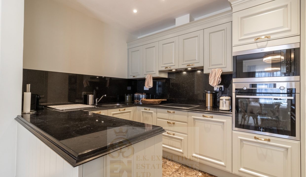 Kensington Stylish Apartment 10