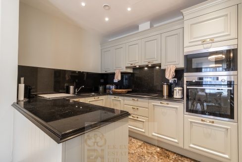 Kensington Stylish Apartment 10