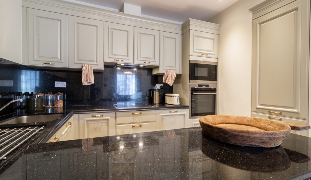 Kensington Stylish Apartment 12
