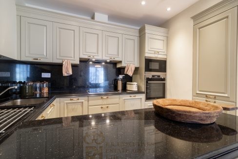 Kensington Stylish Apartment 12
