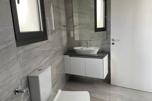 WhatsApp Image 2025-11-13 at 08.36.2