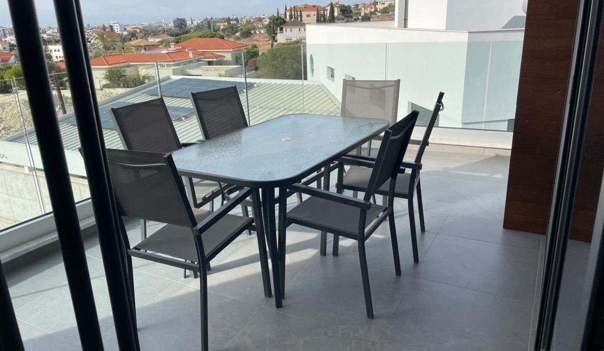 WhatsApp Image 2025-11-13 at 08.36.357