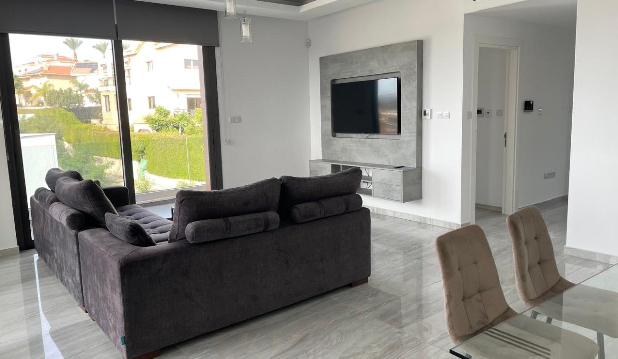 WhatsApp Image 2025-11-13 at 08.36.358