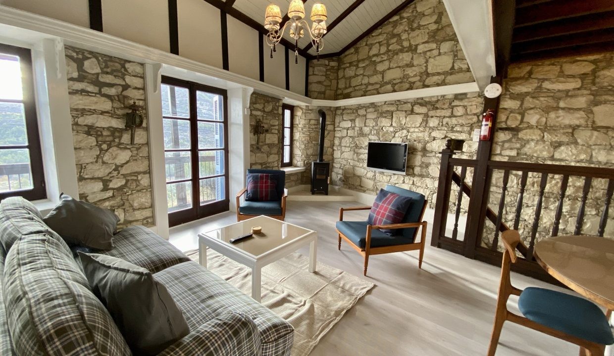 1656845976b6a16db82d99f646d4014d2ef4114b89