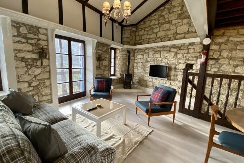 1656845976b6a16db82d99f646d4014d2ef4114b89