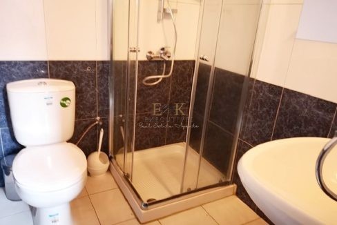 la_2d9641938f4fd2dba4f72258bc086510